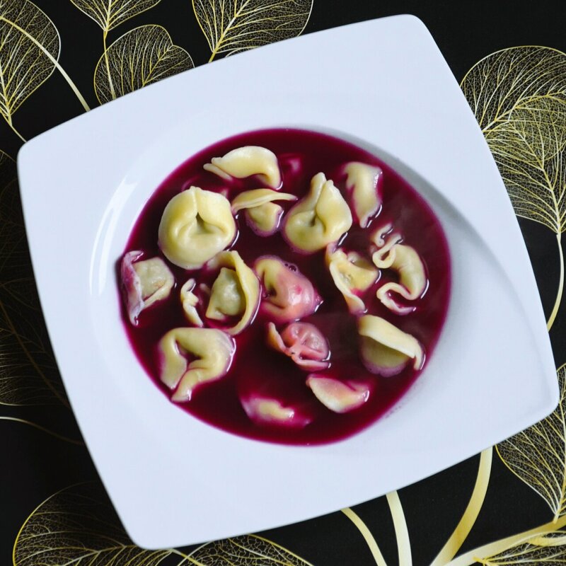 La betterave se déguste aussi en soupe colorée et réconfortante.