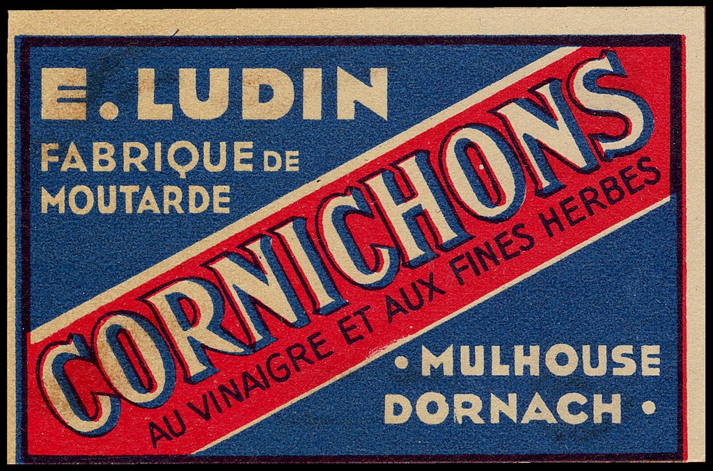Bocaux de cornichons maison au vinaigre et aux aromates