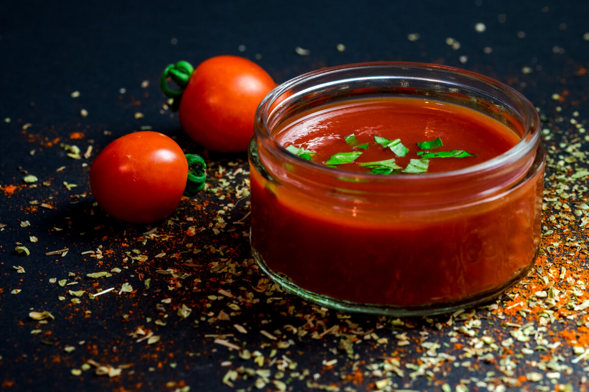 Sauce tomate maison en cuisson