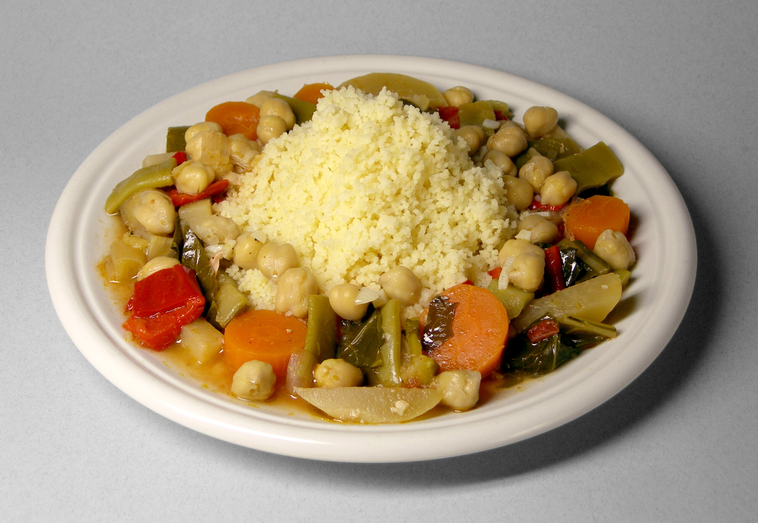plat de couscous maison aux légumes